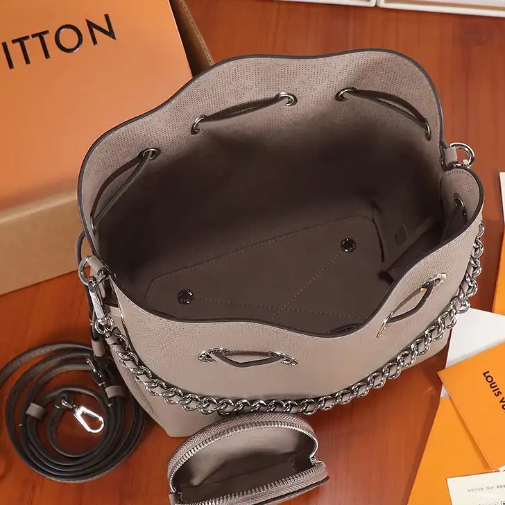 2304DJ0039 Bag LV 0529